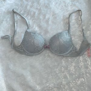 Victoria’s Secret underwire push up bra